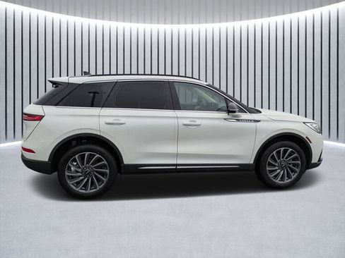 New 2026 Lincoln Corsair Reserve image 2