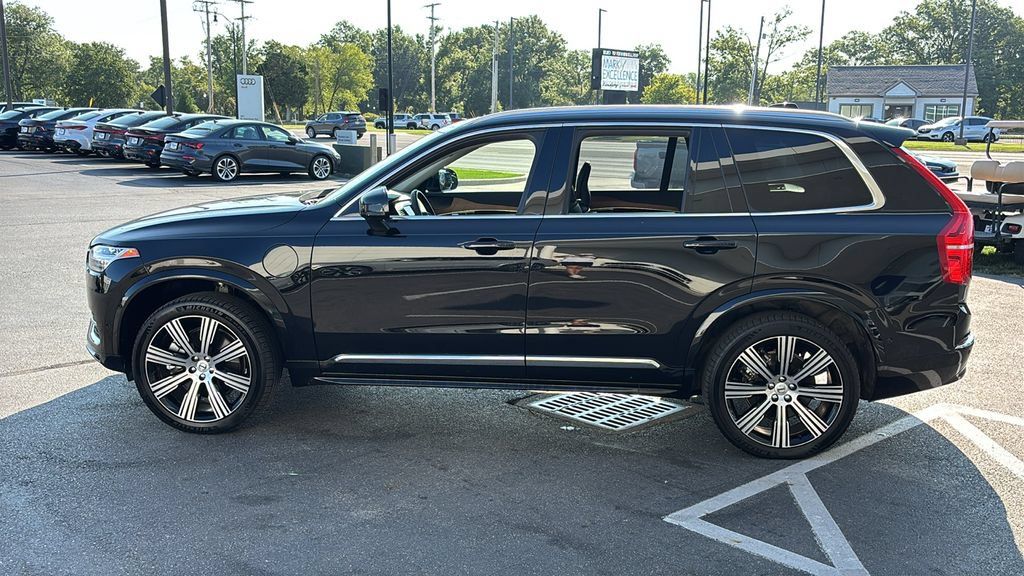 Certified 2025 Volvo XC90 T8 Plus AWD/4WD image 3