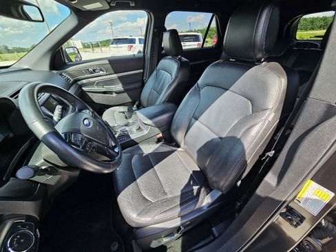 Used 2018 Ford Explorer XLT w/ Equipment Group 202A AWD/4WD image 16