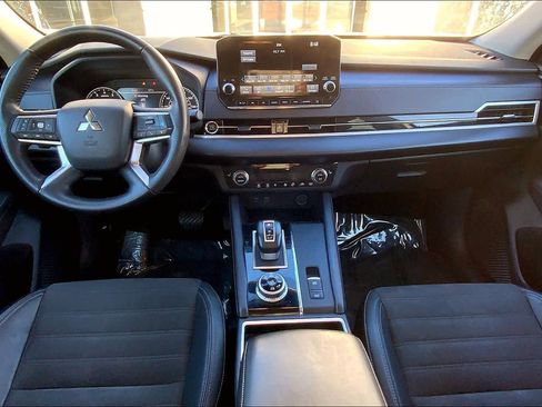 Used 2023 Mitsubishi Outlander SE image 14