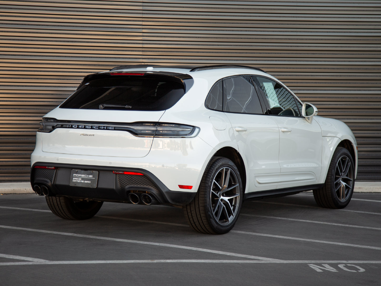 Certified 2026 Porsche Macan AWD/4WD image 7