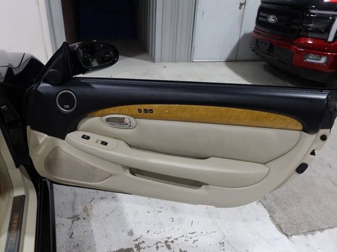 Used 2004 Lexus SC 430 Convertible RWD image 14