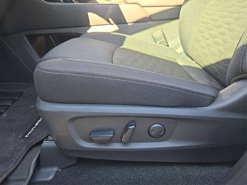 Used 2025 Nissan Pathfinder SV image 13