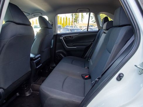 Used 2019 Toyota RAV4 LE w/ Carpet Mat Package AWD/4WD image 11