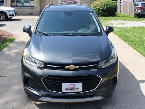 Used 2018 Chevrolet Trax LT w/ Sun & Sound Package AWD/4WD image 4