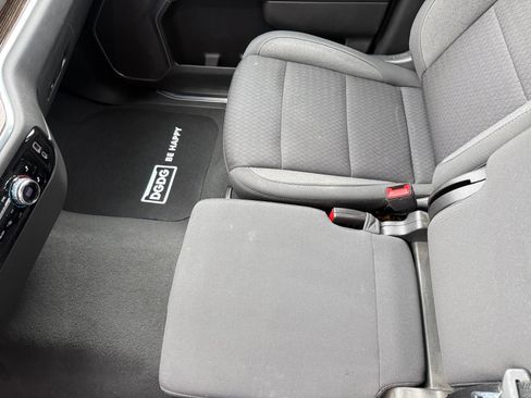 Used 2022 GMC Sierra 1500 SLE image 14