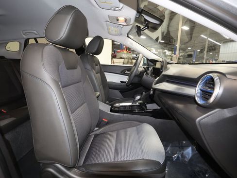 Certified 2025 Chevrolet Trax LT image 26