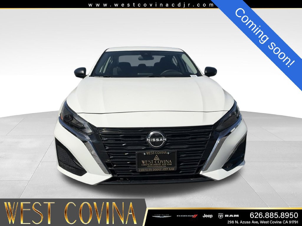 Used 2025 Nissan Altima 2.5 SV FWD image 2