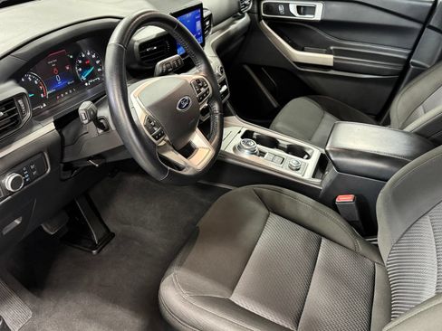 Used 2022 Ford Explorer XLT AWD/4WD image 16