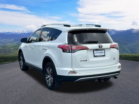 Used 2017 Toyota RAV4 XLE AWD/4WD image 3