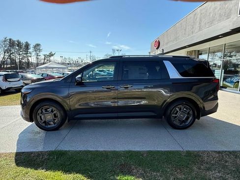 New 2026 Kia Carnival EX image 3