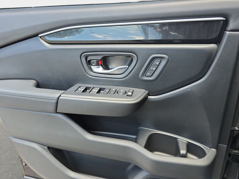 Certified 2025 Honda Pilot Elite image 26
