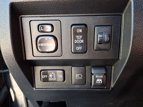 Used 2021 Toyota Tundra SR5 AWD/4WD image 23