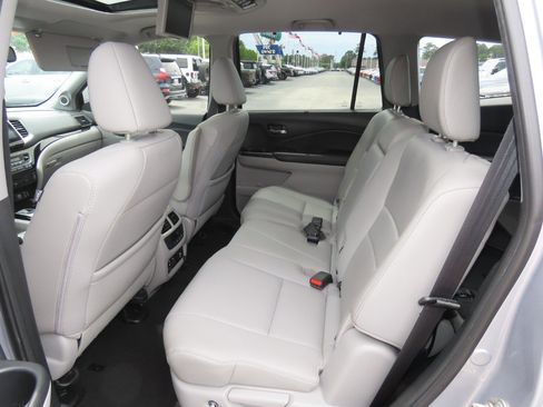Used 2017 Honda Pilot Touring image 21