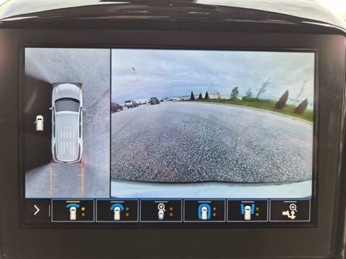 Used 2021 Chevrolet Traverse Premier FWD image 33