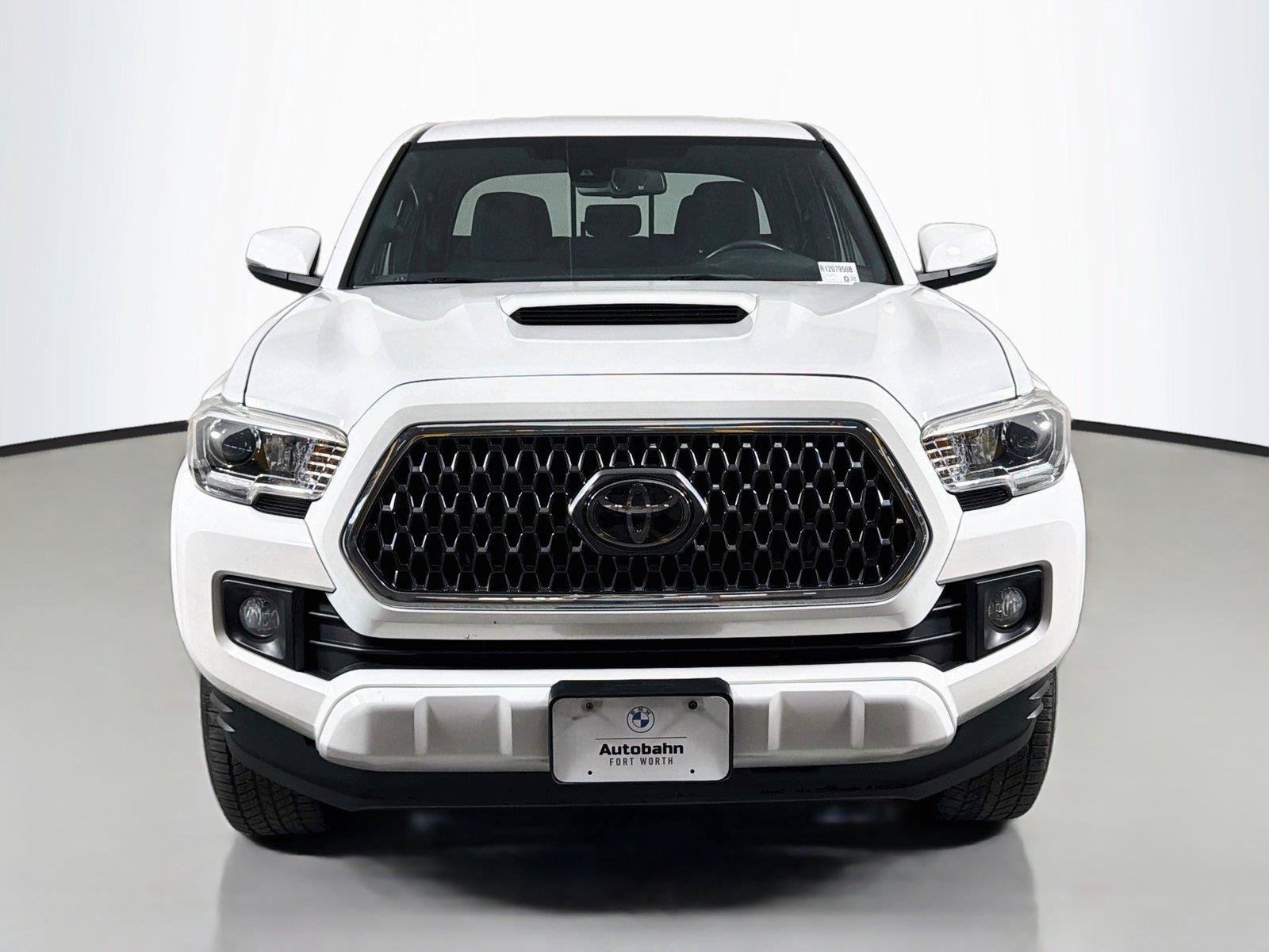 Used 2018 Toyota Tacoma TRD Sport w/ Technology Package RWD image 2