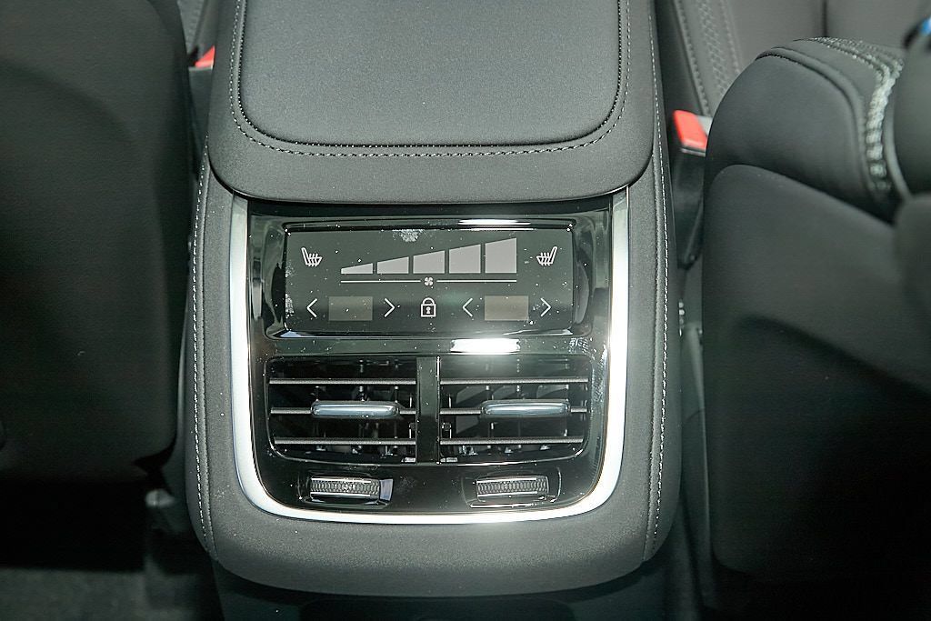 New 2026 Volvo XC90 T8 Plus w/ Protection Package AWD/4WD image 23