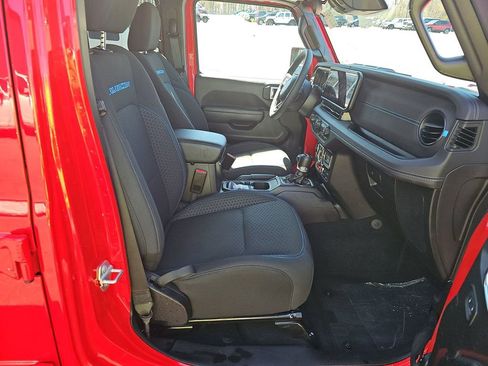 Used 2025 Jeep Wrangler Unlimited Rubicon 4xe w/ Convenience Group image 9