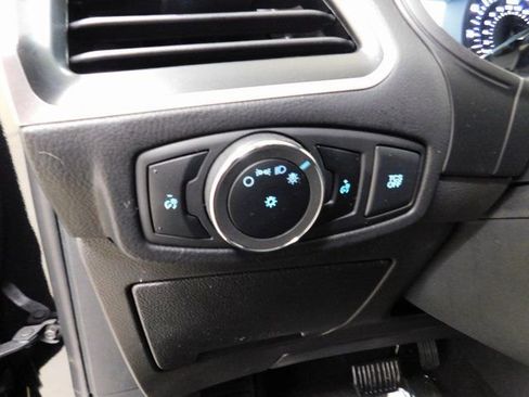 Used 2024 Ford Edge SE w/ Black Appearance Package image 19