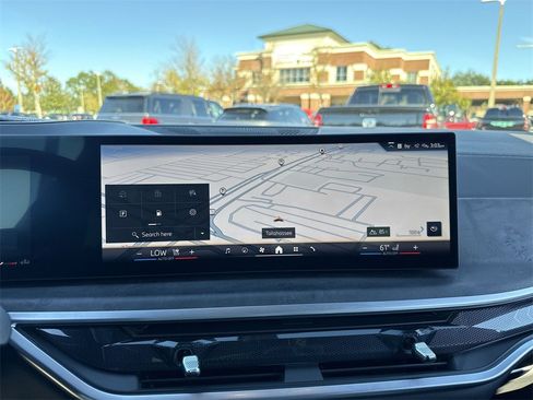 Used 2025 BMW X5 xDrive40i w/ Executive Package image 22