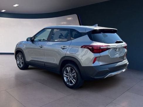 Used 2023 Kia Seltos LX AWD/4WD image 3