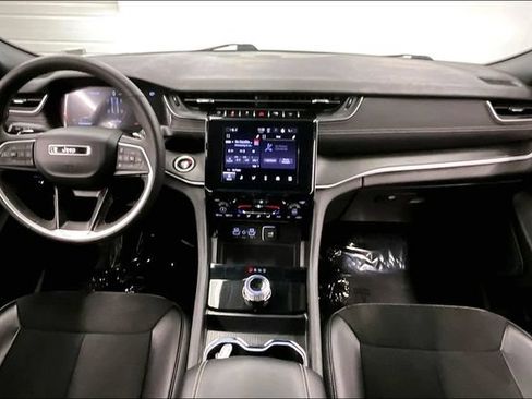 Used 2024 Jeep Grand Cherokee Altitude AWD/4WD image 18
