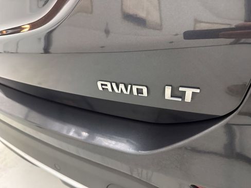 Used 2022 Chevrolet Equinox LT w/ Driver Convenience Package image 11