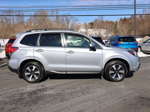Used 2017 Subaru Forester 2.5i Premium w/ All-Weather Package image 8