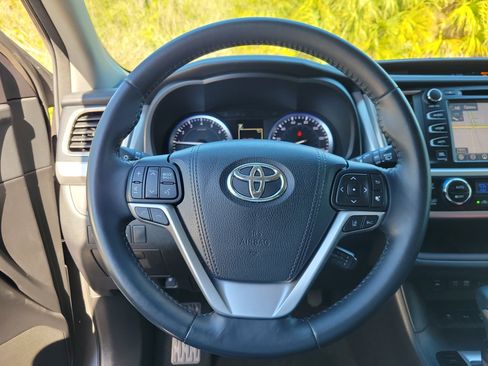 Used 2018 Toyota Highlander Limited image 29