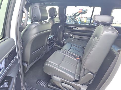 Used 2022 Jeep Wagoneer Series III AWD/4WD image 10