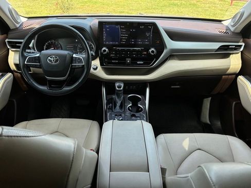 Used 2022 Toyota Highlander Platinum AWD/4WD image 10