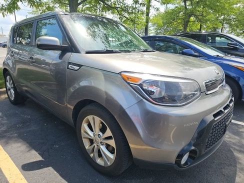 Used 2016 Kia Soul + w/ Primo Package FWD image 2