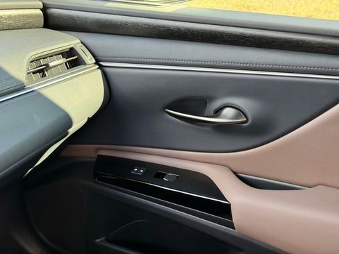 Certified 2023 Lexus ES 350 w/ Premium Package image 36