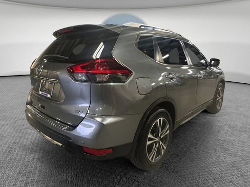 Used 2019 Nissan Rogue SV w/ Premium Package FWD image 4