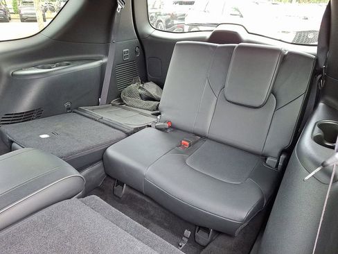 Used 2024 INFINITI QX80 Sensory image 11