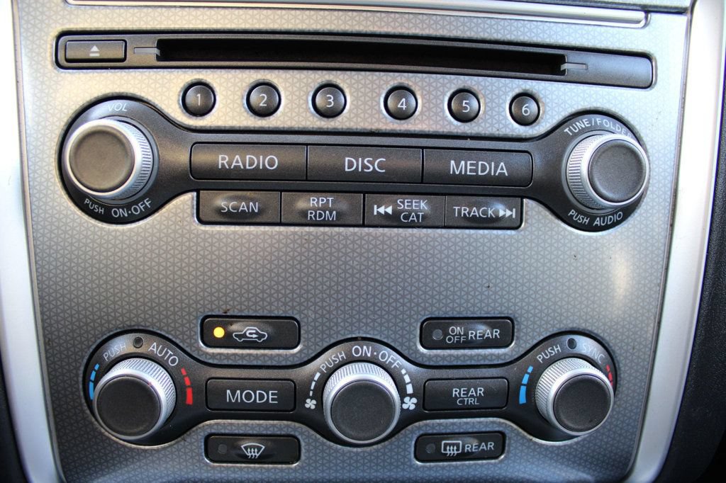 Used 2020 Nissan Pathfinder SL FWD image 25