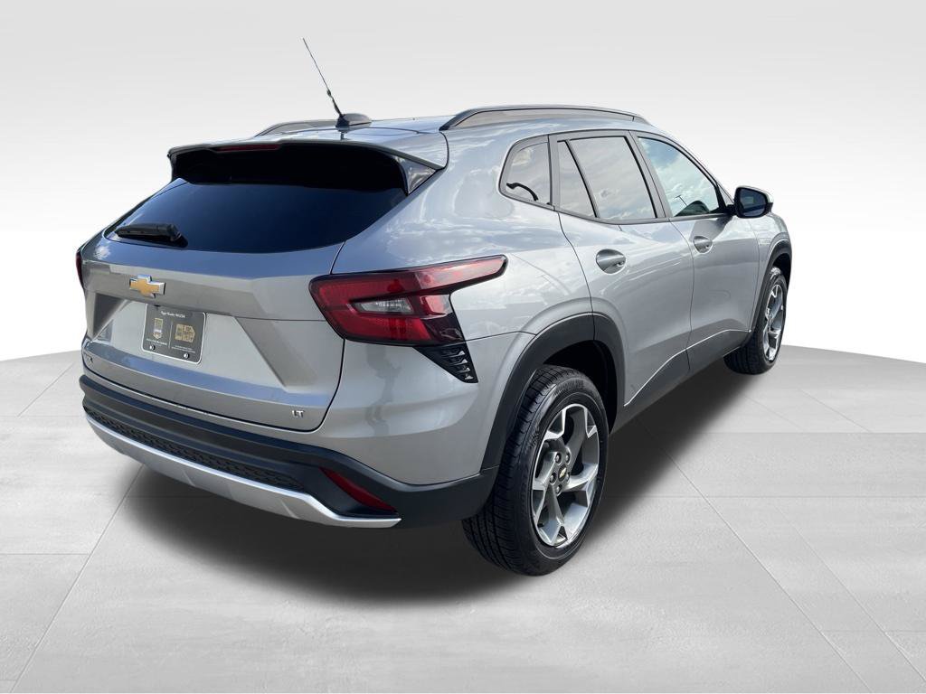 Used 2025 Chevrolet Trax LT FWD image 5