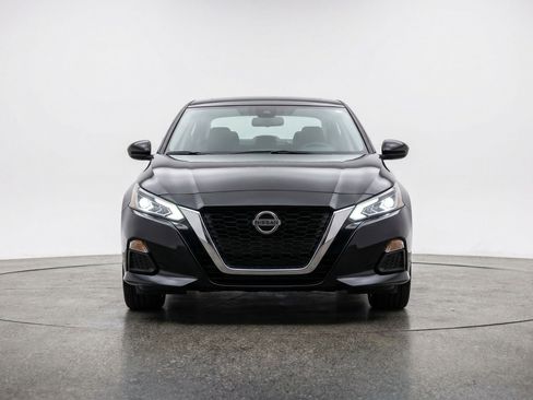 Used 2025 Nissan Altima 2.5 SV FWD image 2