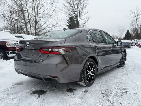 Used 2022 Toyota Camry SE image 10