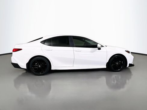 Used 2025 Toyota Camry SE FWD image 3