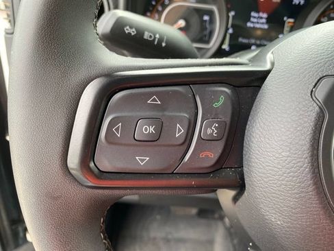 Used 2025 Jeep Wrangler Unlimited Rubicon AWD/4WD image 17