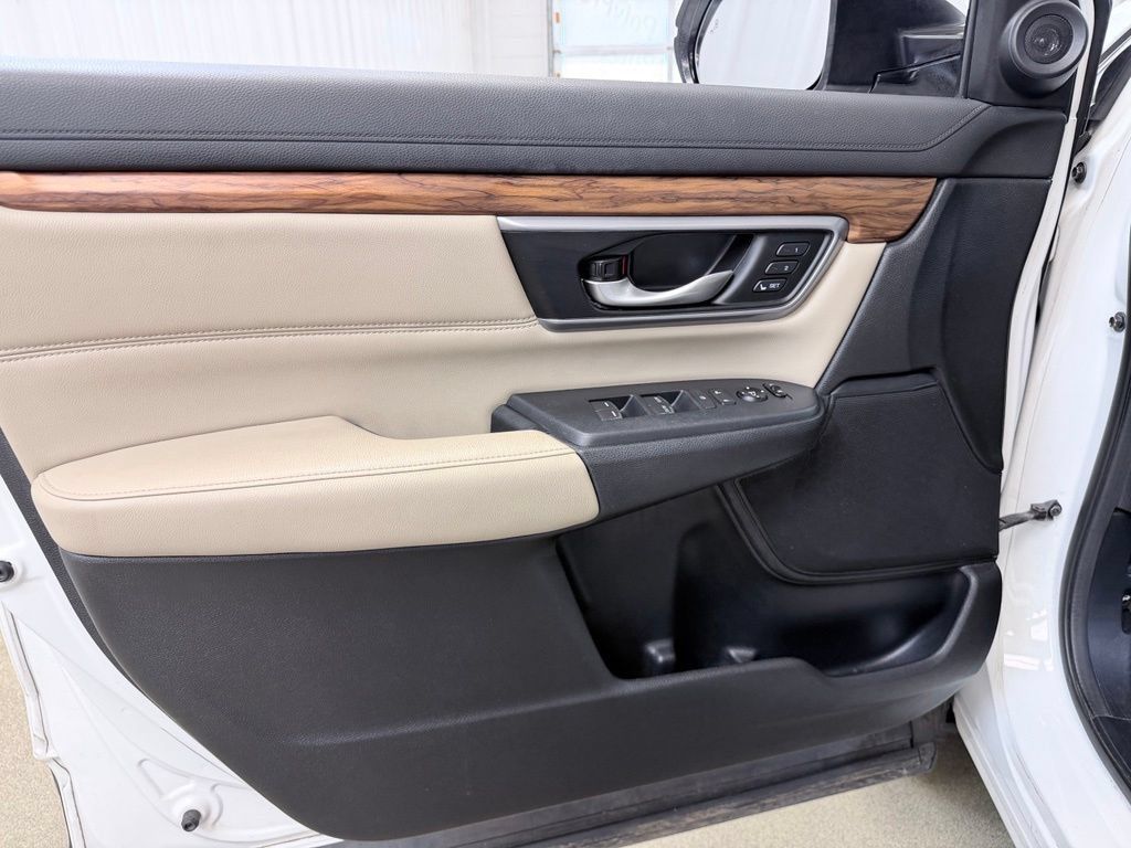 Used 2017 Honda CR-V Touring image 8