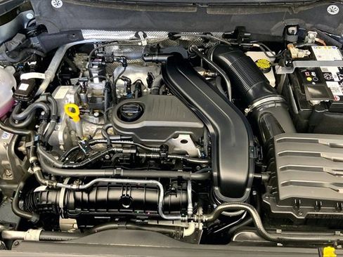 Used 2024 Volkswagen Taos SE image 31