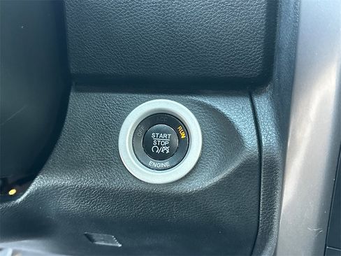 Used 2016 RAM 1500 Limited image 32