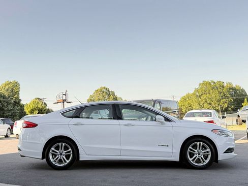 Used 2018 Ford Fusion SE w/ Equipment Group 602A FWD image 6