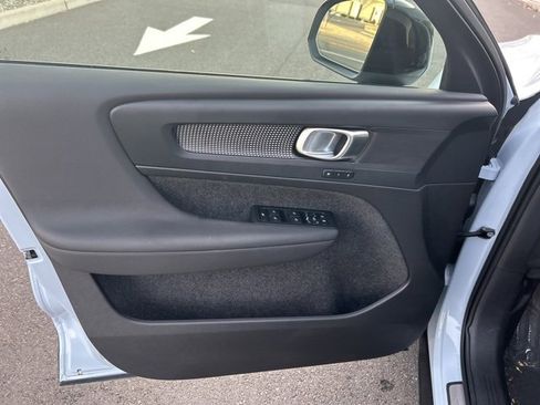 Certified 2025 Volvo XC40 B5 Plus image 16