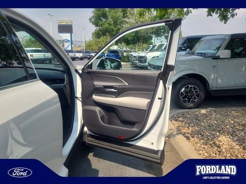 Used 2026 Toyota Grand Highlander AWD image 16