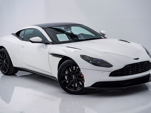 Used 2021 Aston Martin DB11 Coupe image 3