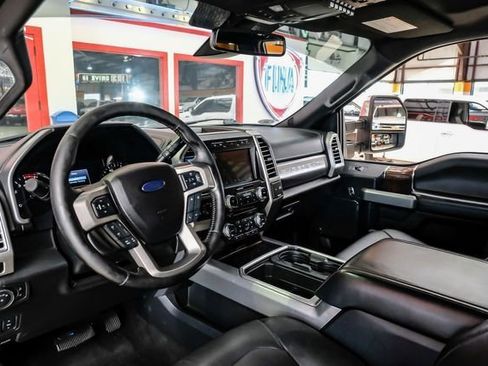 Used 2017 Ford F250 Platinum w/ Platinum Ultimate Package image 5