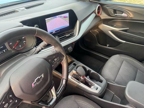 Used 2024 Chevrolet Trax RS w/ Sunroof Package FWD image 15